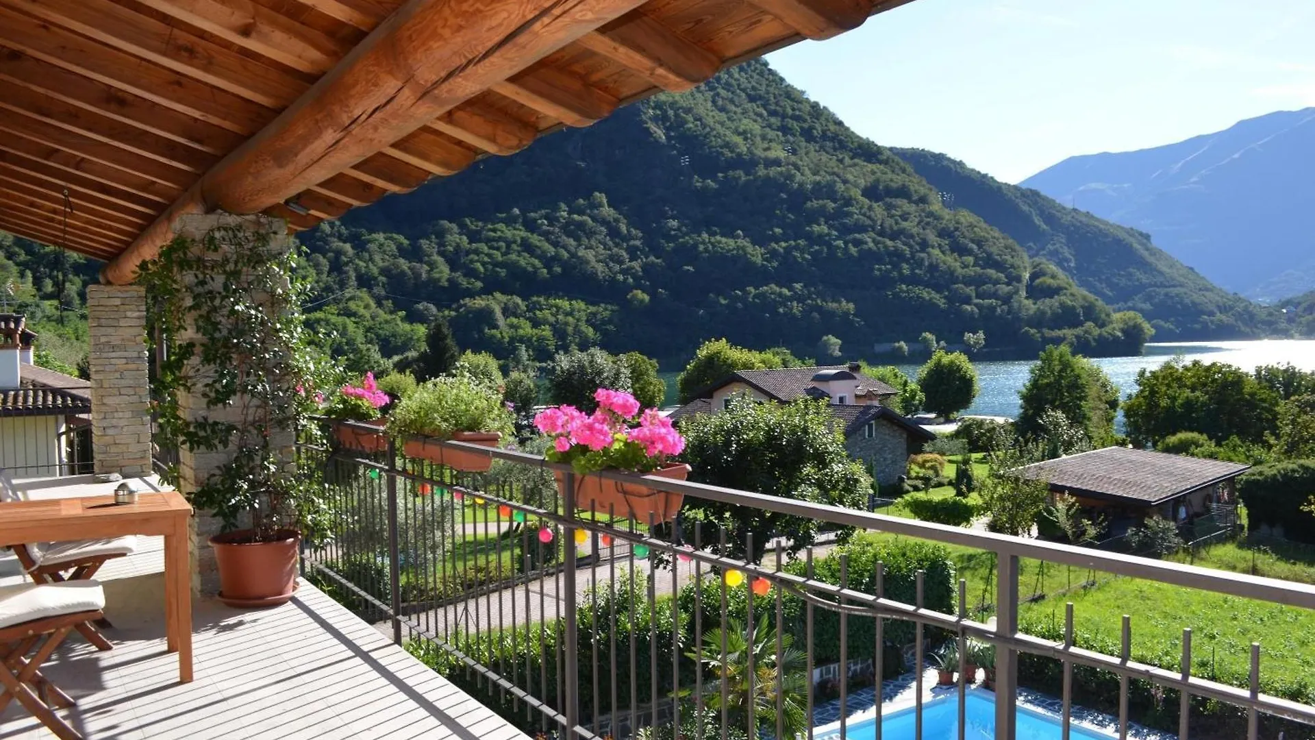 קוליקו Grosszuegiges Ferienhaus Mit Pool Fast Direkt Am See בית נופש
