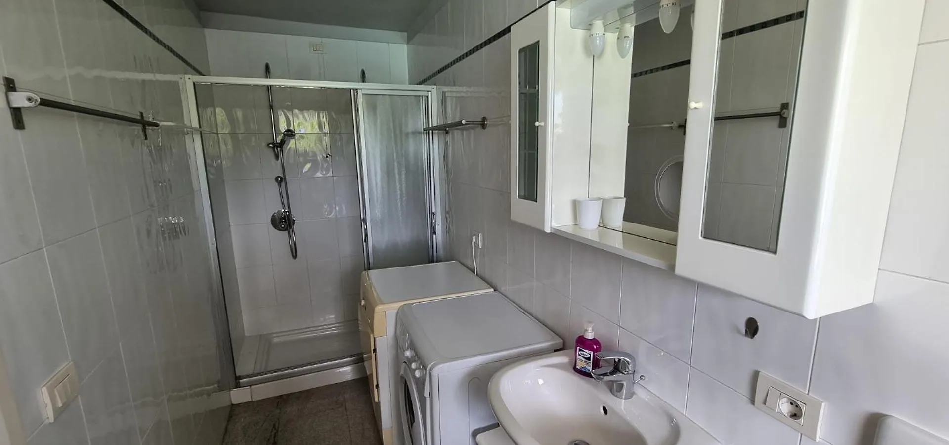 Grosszuegiges Ferienhaus Mit Pool Fast Direkt Am See Colico Holiday home
