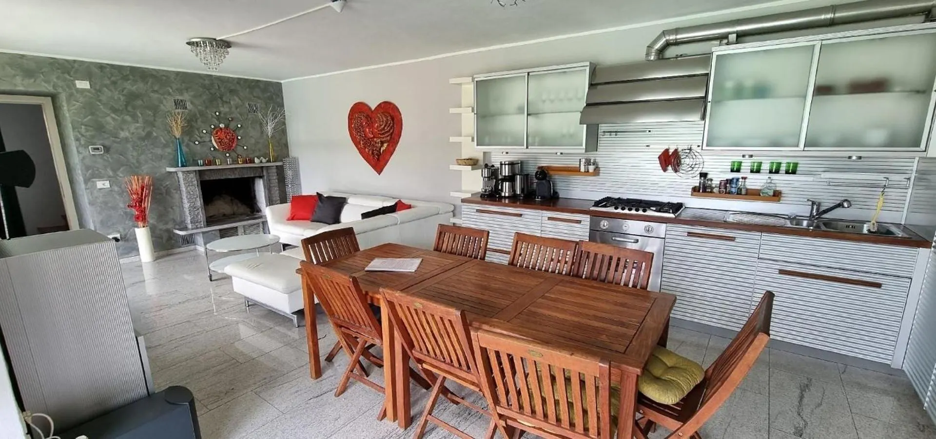 Grosszuegiges Ferienhaus Mit Pool Fast Direkt Am See Colico