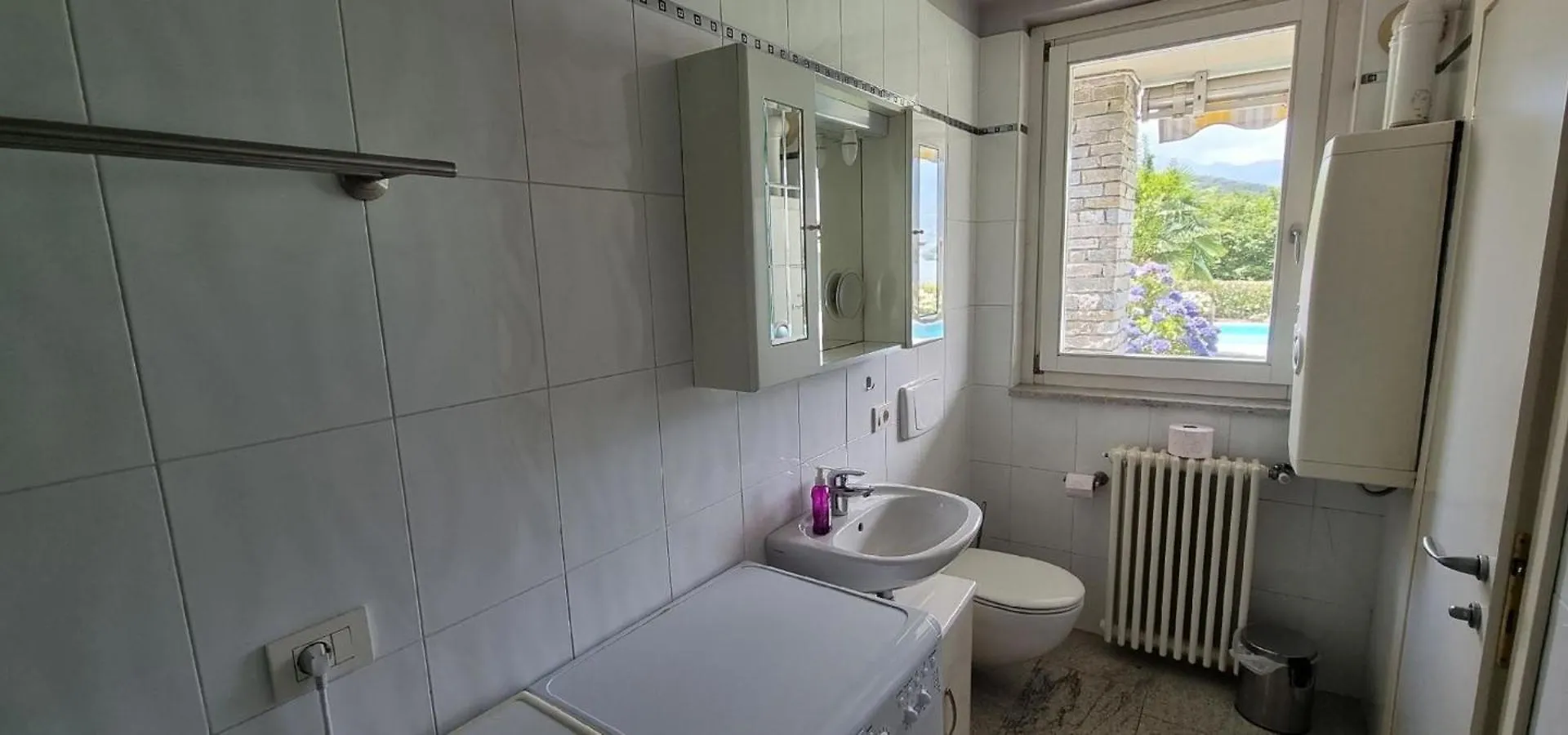 Holiday home Grosszuegiges Ferienhaus Mit Pool Fast Direkt Am See Colico