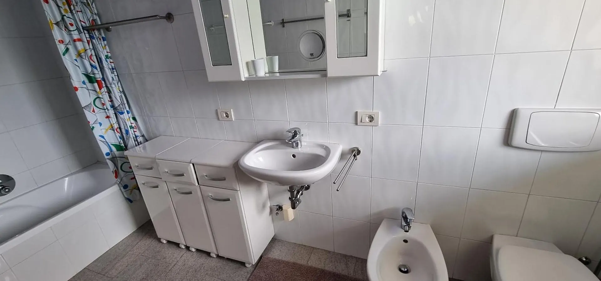 Grosszuegiges Ferienhaus Mit Pool Fast Direkt Am See Colico