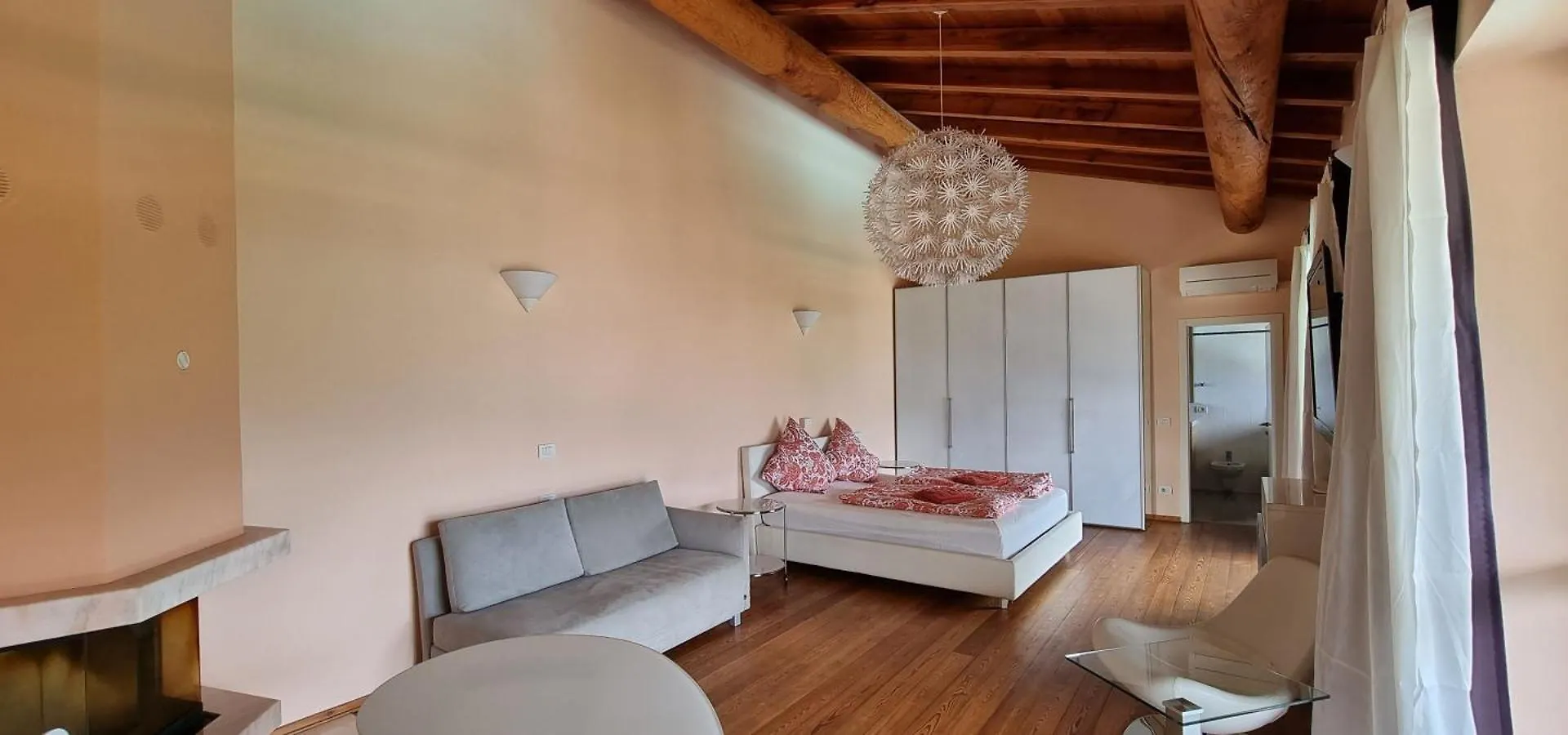 Grosszuegiges Ferienhaus Mit Pool Fast Direkt Am See Colico