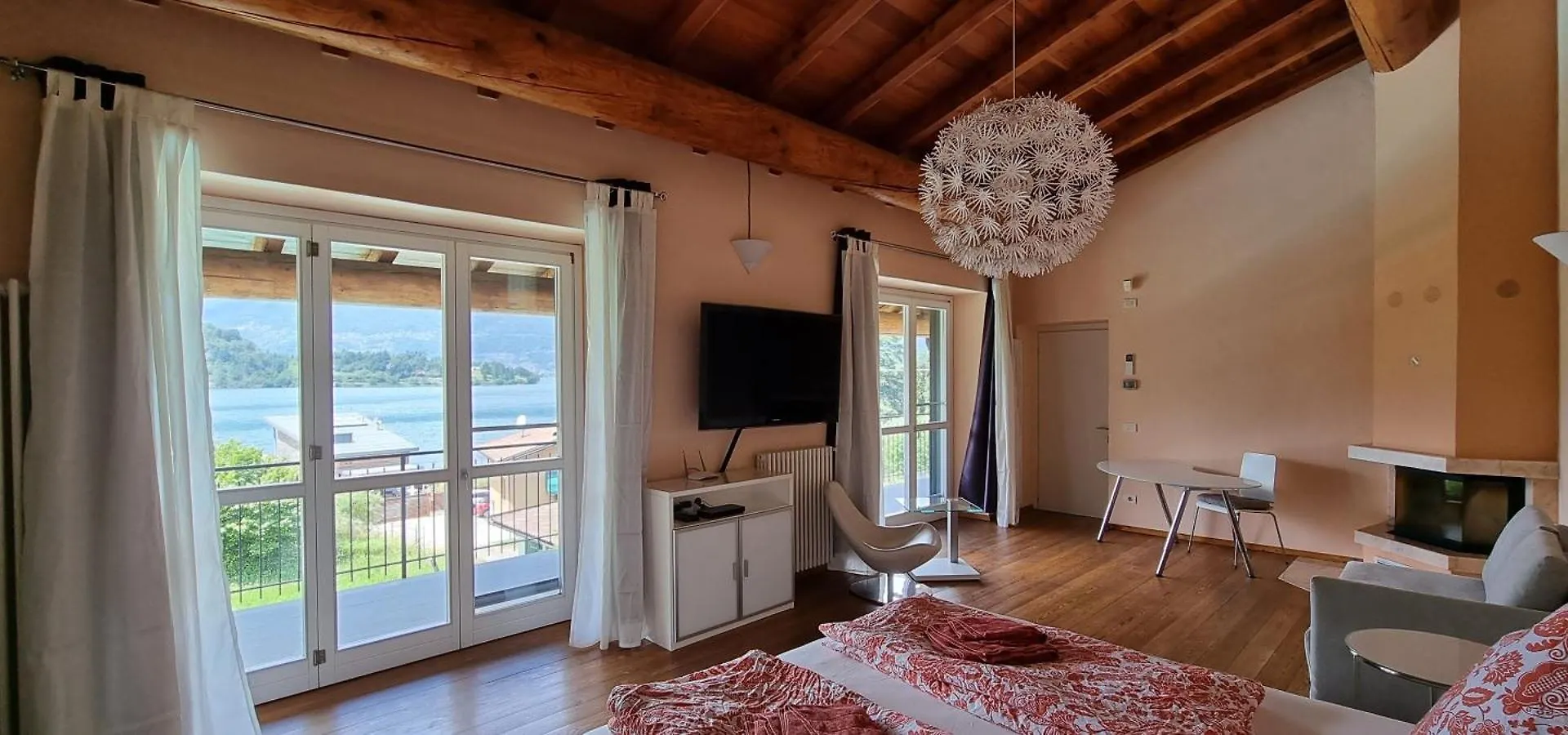 Grosszuegiges Ferienhaus Mit Pool Fast Direkt Am See Colico 0*,  Italy