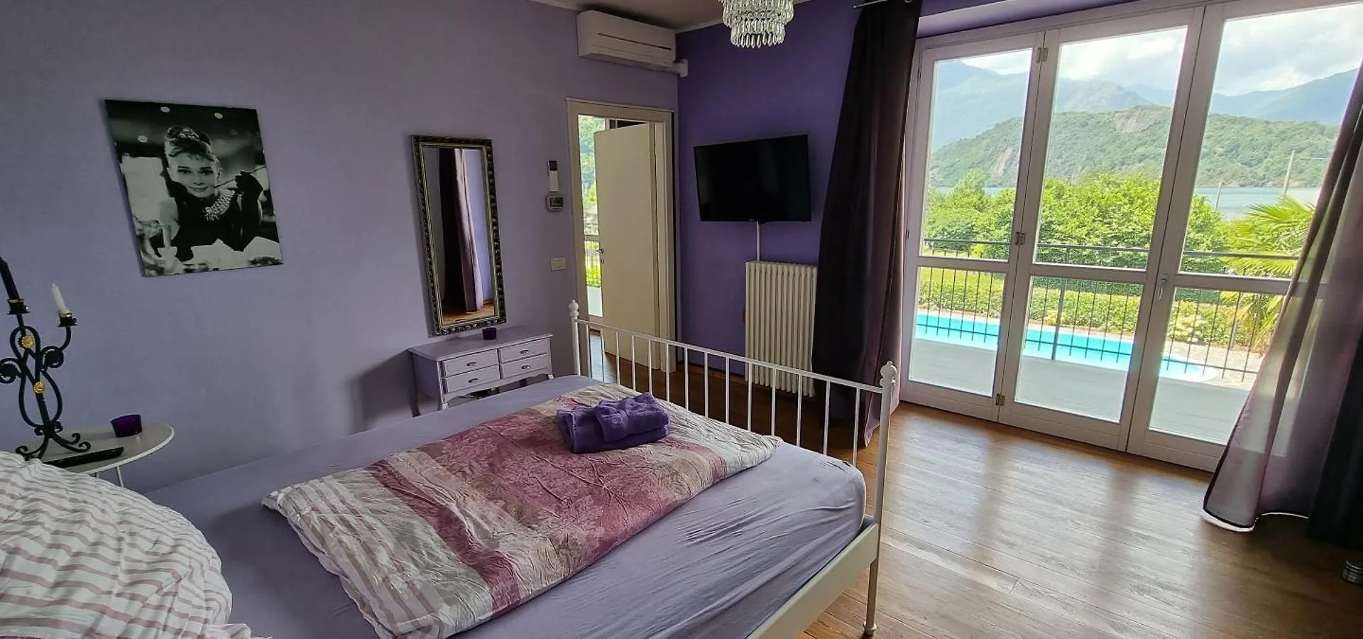 Grosszuegiges Ferienhaus Mit Pool Fast Direkt Am See Colico Holiday home