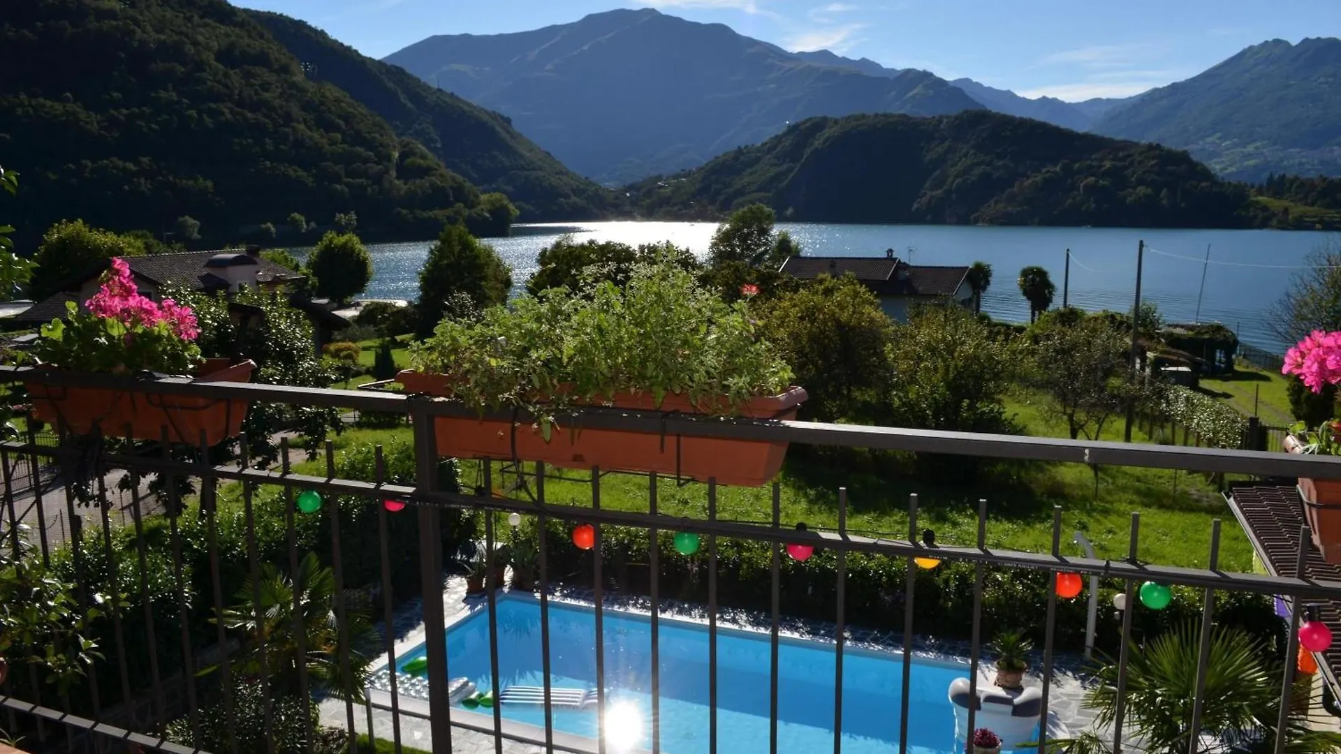 Holiday home Grosszuegiges Ferienhaus Mit Pool Fast Direkt Am See Colico